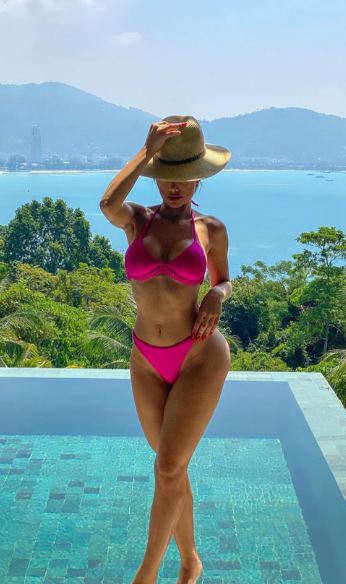 Brenda Santelle pink bikini