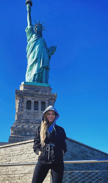 Andreina with Statue of Liberty